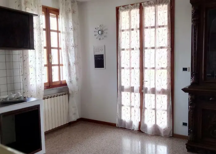 - Via Postale 63/a Villa Berra