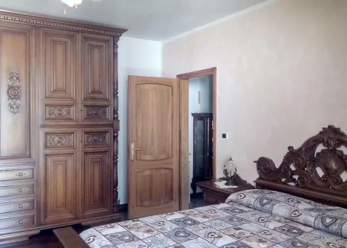 Villa - Via Postale 63/a *