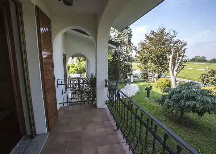 - Via Postale 63/a * Berra