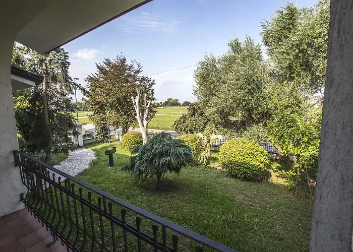 - Via Postale 63/a Villa *