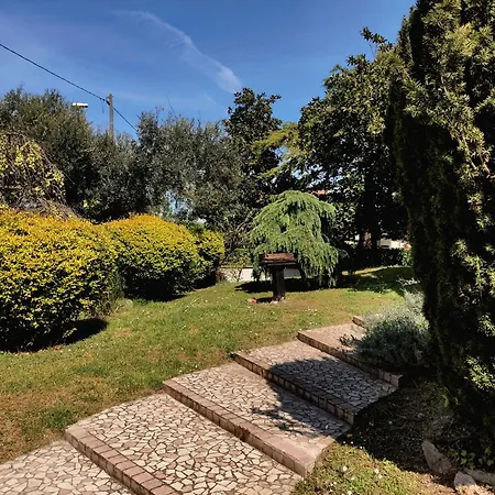 Vila - Via Postale 63/a *