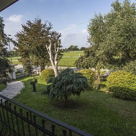 Villa - Via Postale 63/a *