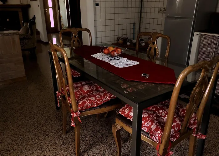 - Via Postale 63/a 빌라 *