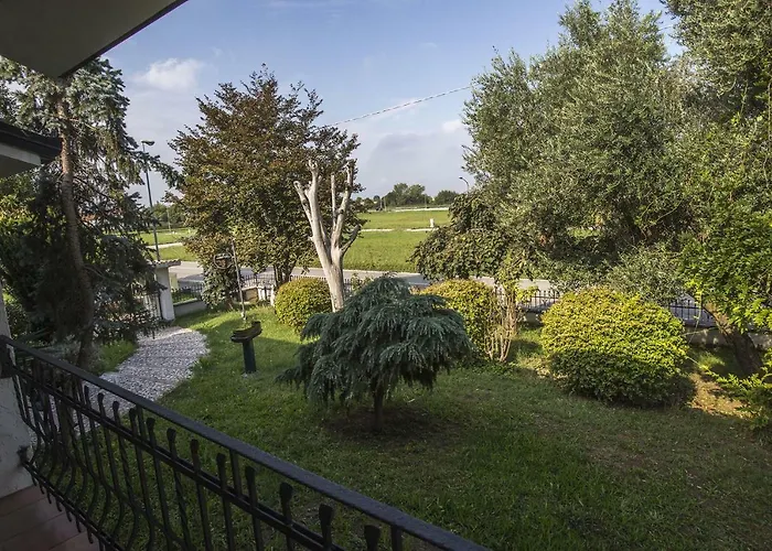 Villa - Via Postale 63/a *