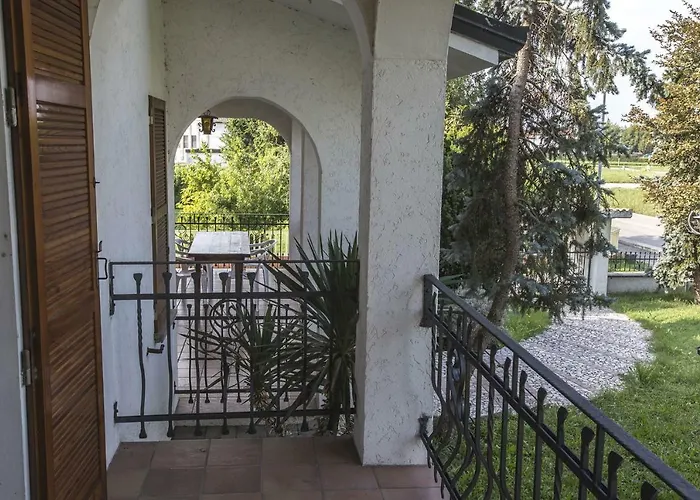 빌라 - Via Postale 63/a *