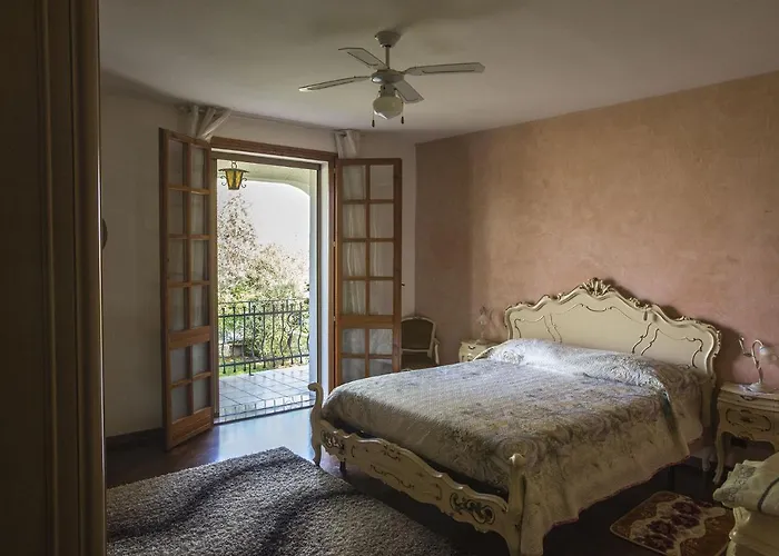 - Via Postale 63/a 빌라